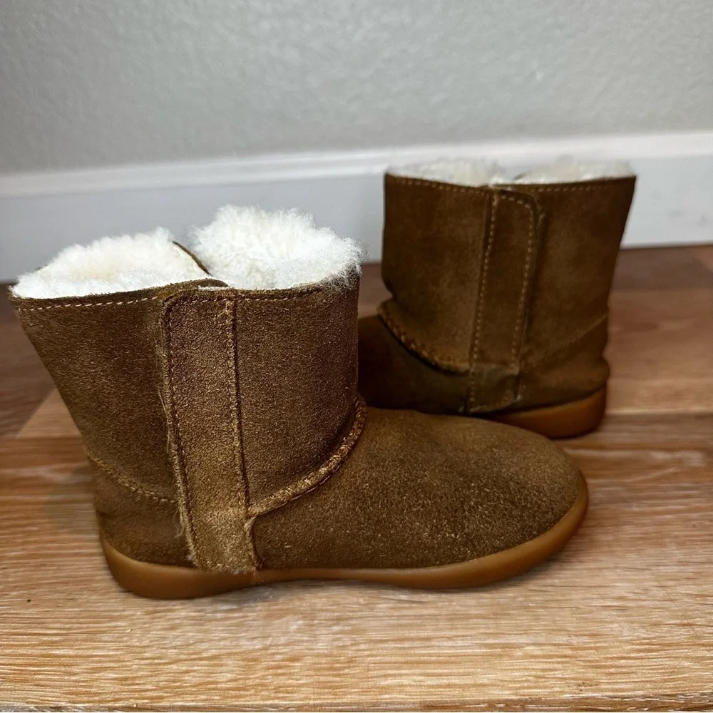 UGG Keelan II Toddler Size 9 Suede Chestnut Boots